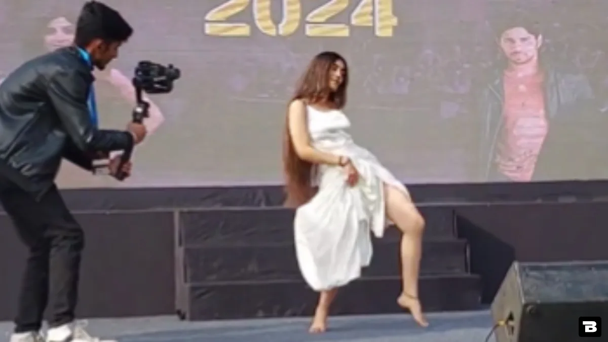 college girl choli ke peeche