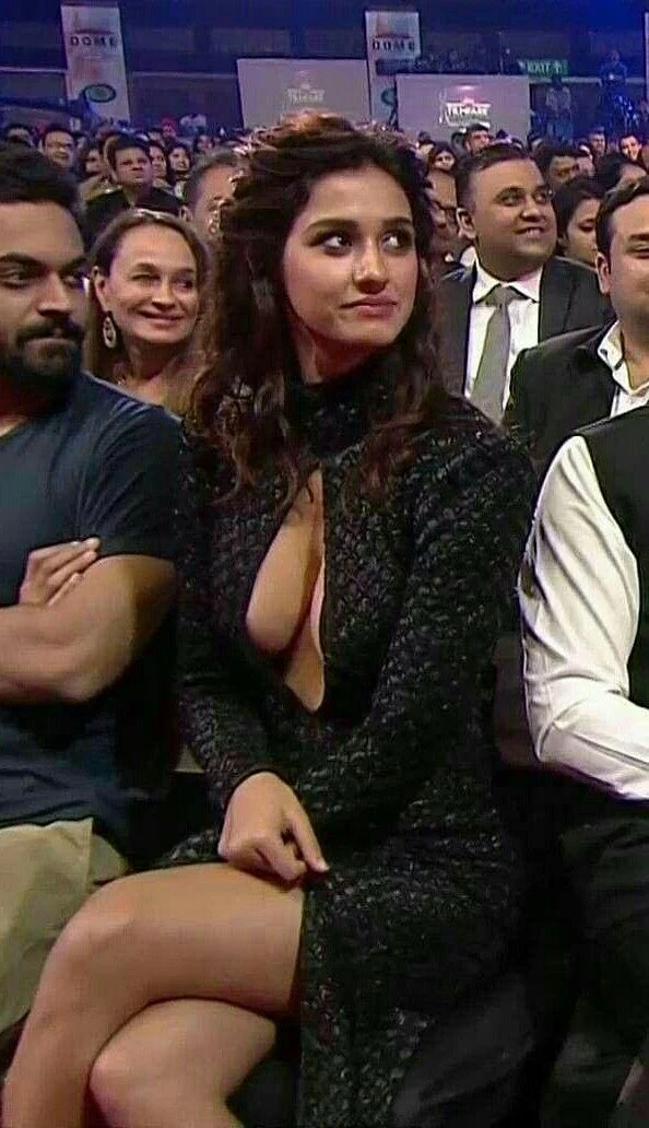 Disha Patani sideboob bollywood actress Disha Patani sideboob bollywood actress