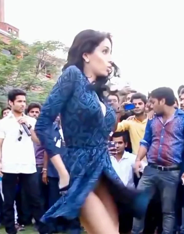 Nora Fatehi underwear show wardrobe malfunction