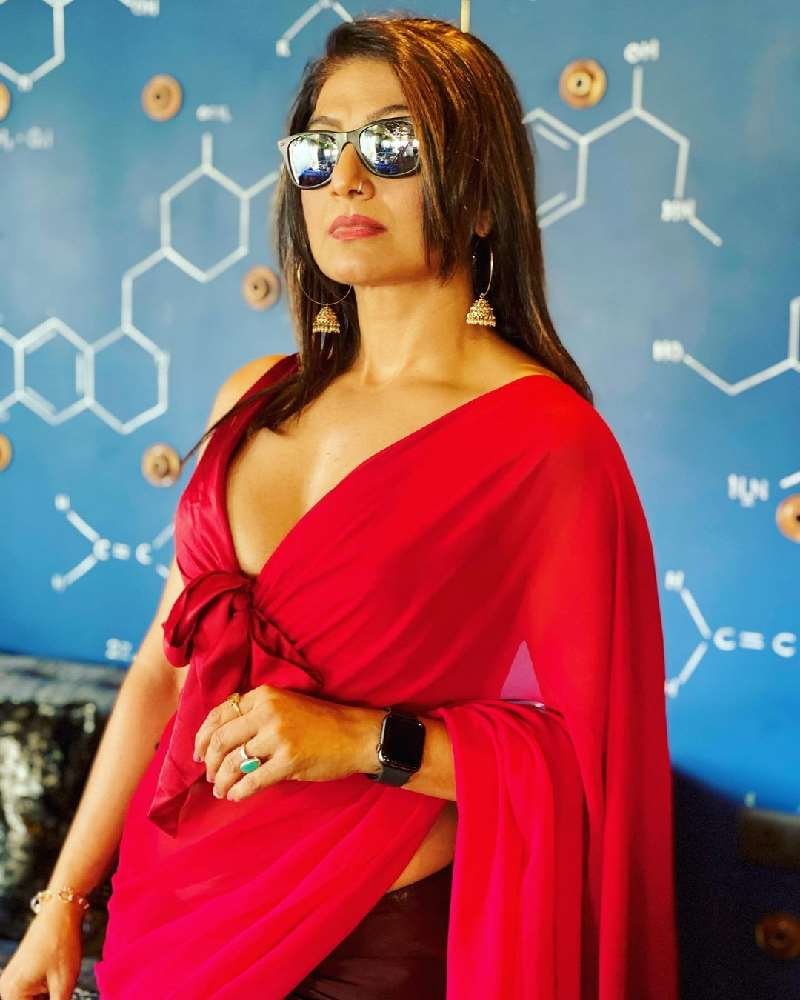 aartii naagpal red saree indian tv actress 10 aartii naagpal red saree indian tv actress 10