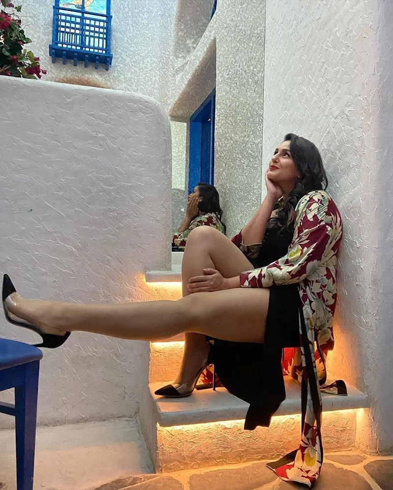 Huma Qureshi sexy thick thighs high slit dress