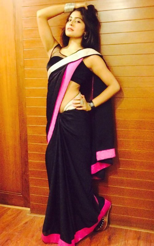 yukti kapoor in black saree indian tv actre