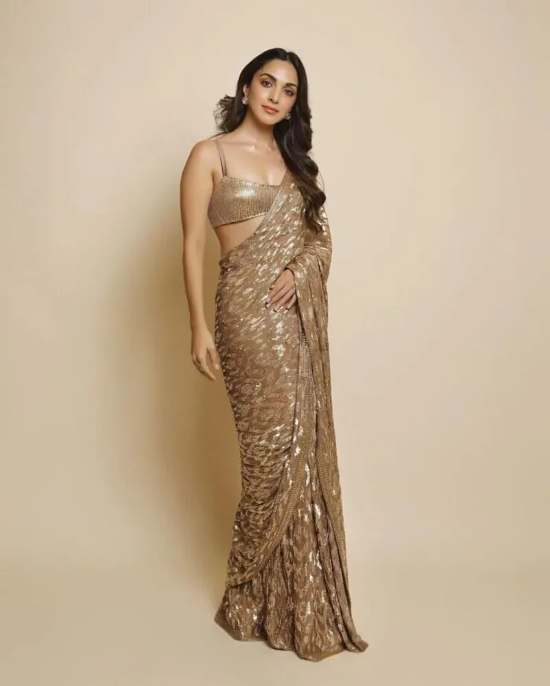 Kiara Advani shimmery saree hot bollywood actress Kiara Advani shimmery saree hot bollywood actress