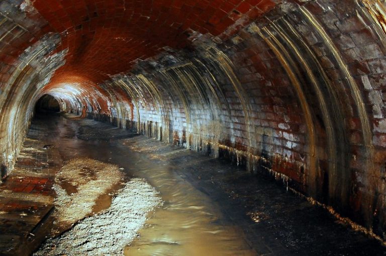 20 Most Famous Urban Legends That Continue To Captivate