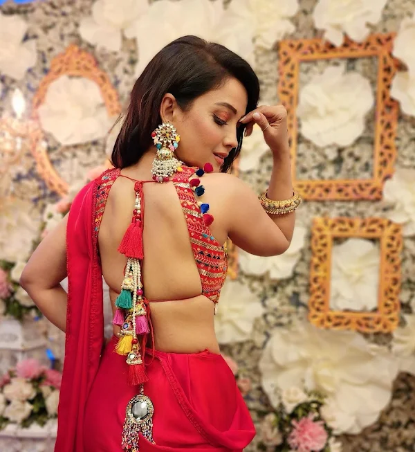 adaa khan backless saree naagin tv actress adaa khan backless saree naagin tv actress