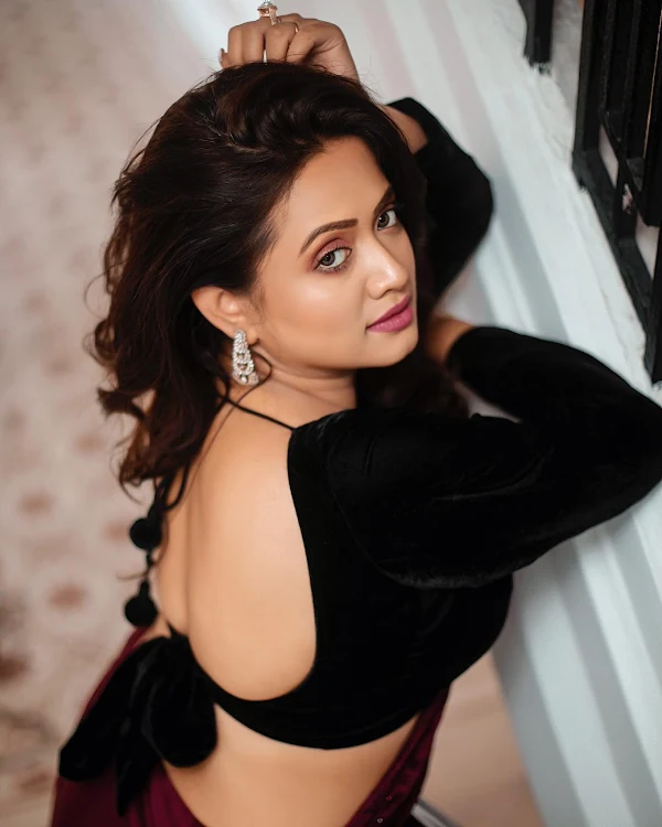 poulomi das backless saree naagin tv actress poulomi das backless saree naagin tv actress