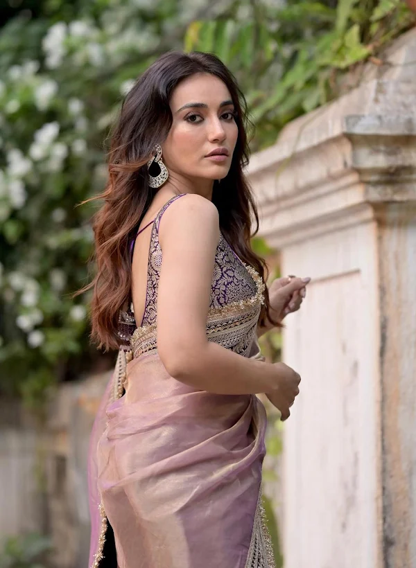surbhi jyoti backless saree naagin tv actress surbhi jyoti backless saree naagin tv actress