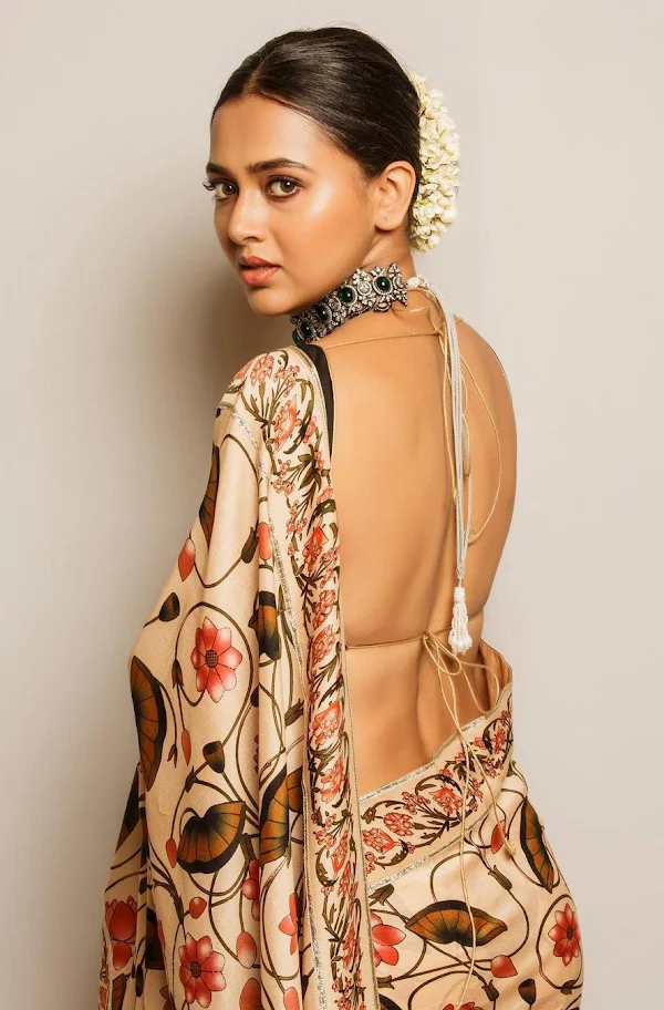 tejasswi prakash backless saree naagin tv actress tejasswi prakash backless saree naagin tv actress