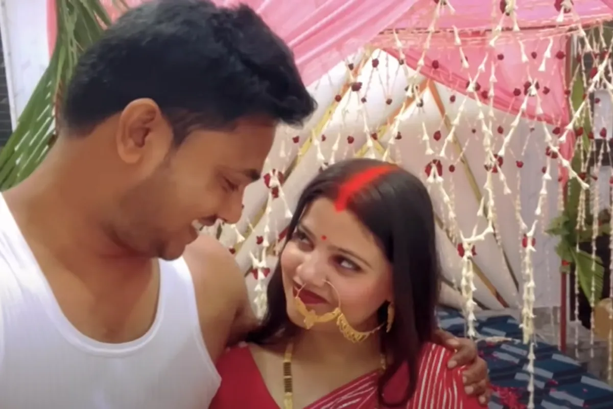Couple's 'Suhagraat' Vlog video