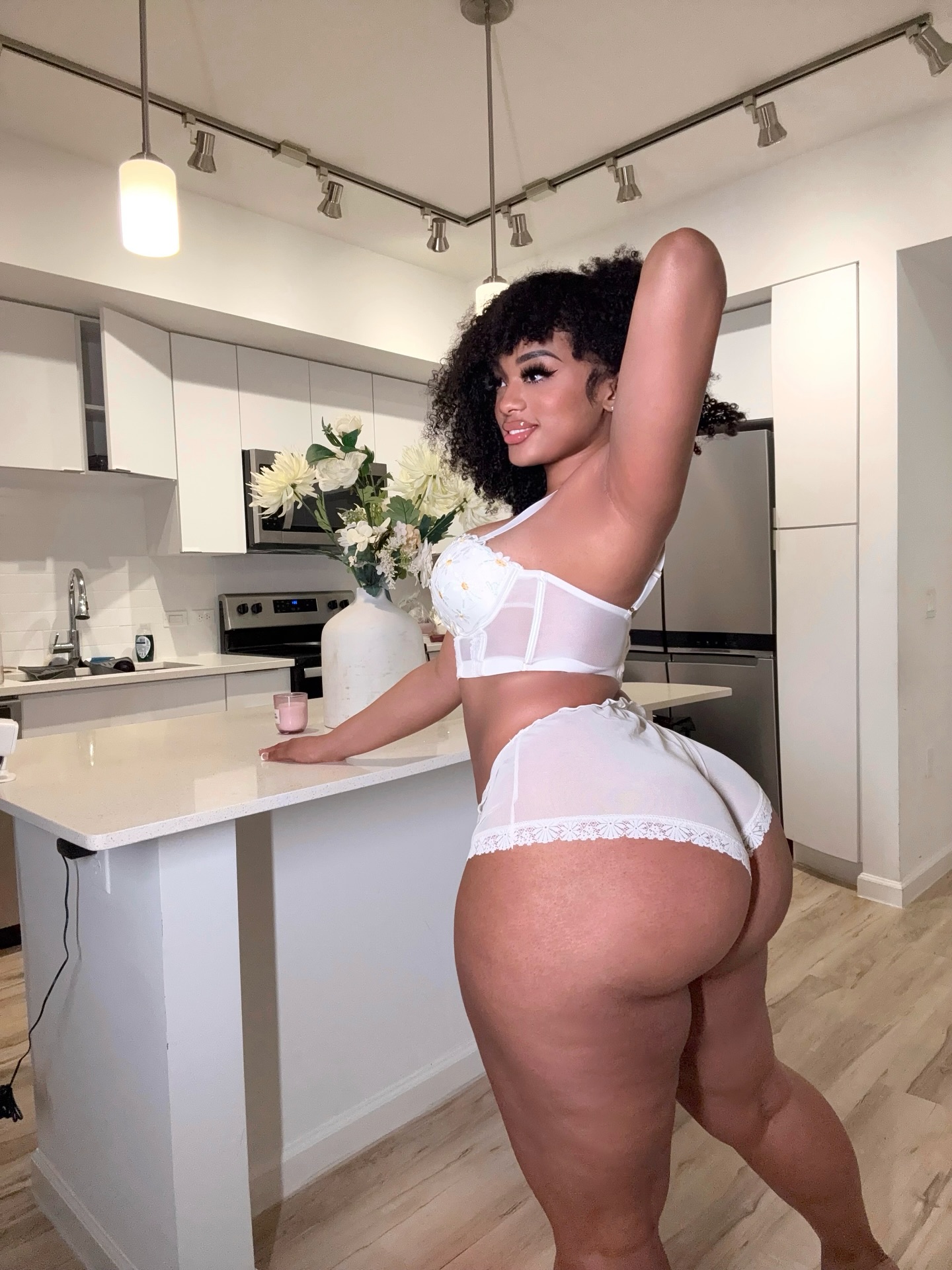 Natural Sophistication Creates An Unforgettable Image For Nyny Irene