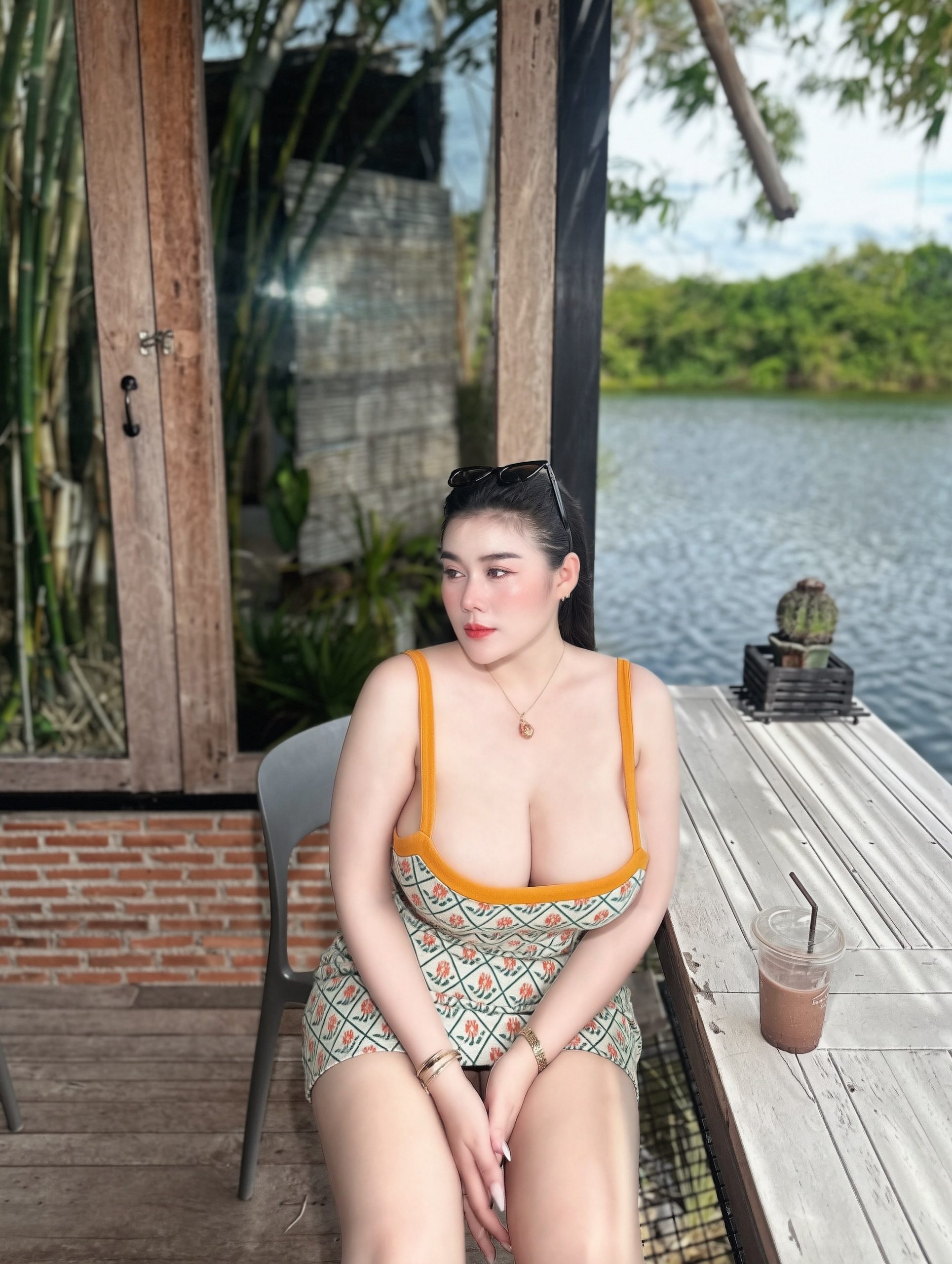 Warm Sensuality Draws Everyone Toward Wanphen Makhunthod