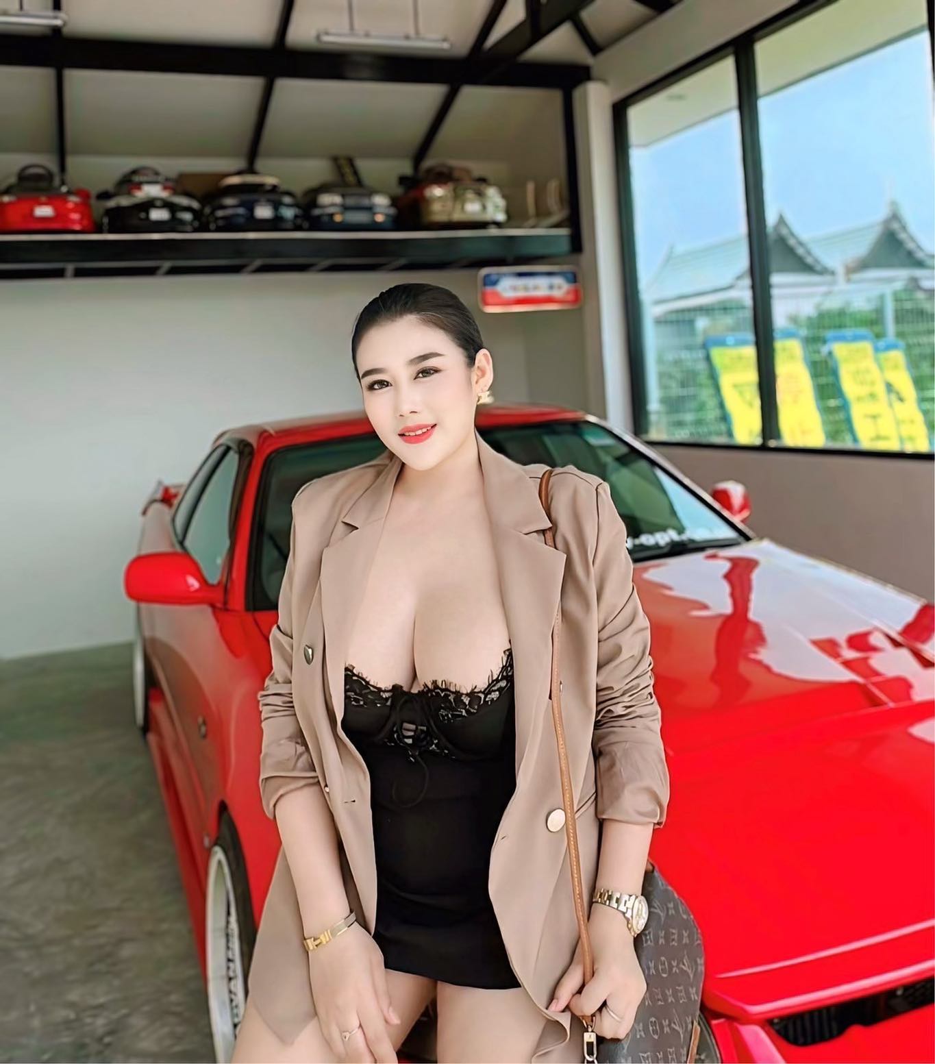 Warm Sensuality Draws Everyone Toward Wanphen Makhunthod