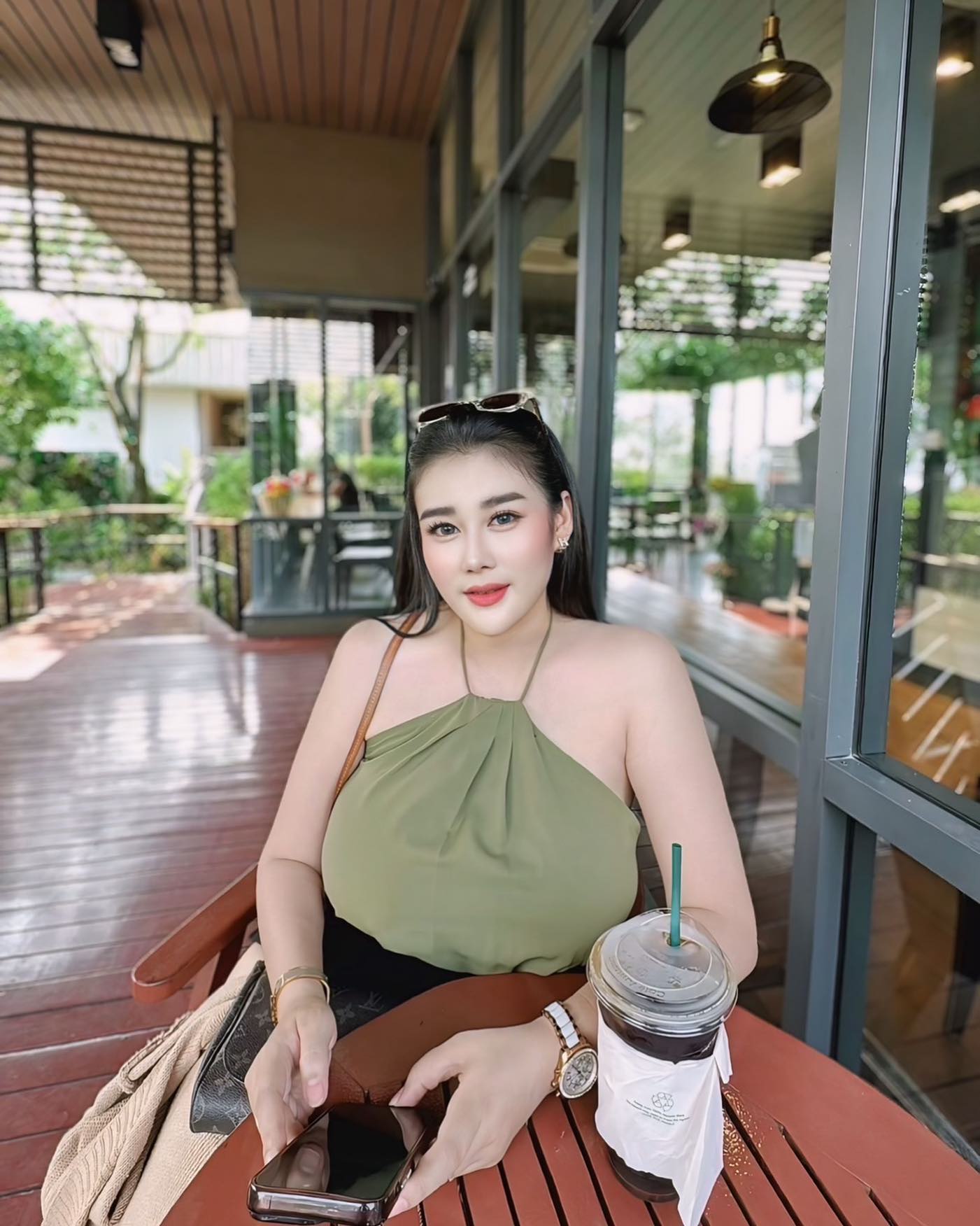 Warm Sensuality Draws Everyone Toward Wanphen Makhunthod